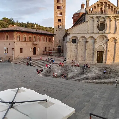 Apartment In Piazza Garibaldi Massa Marittima